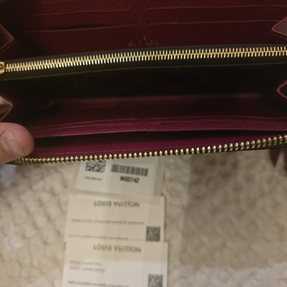 Louis Vuitton Monogram Wallet - Picture 3 of 7